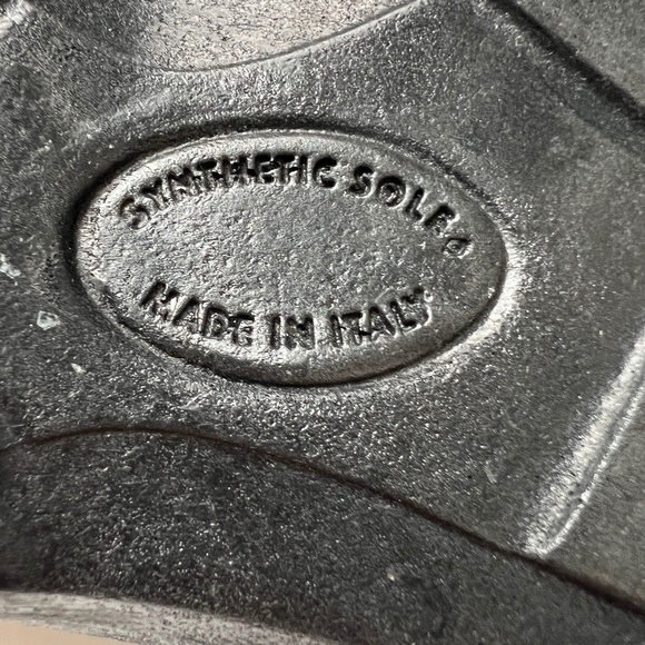 FLY FLOT Sandals Size 38 Gold 3 Straps Buckles Open Baclk & Toe Leather Insole - Picture 9 of 9